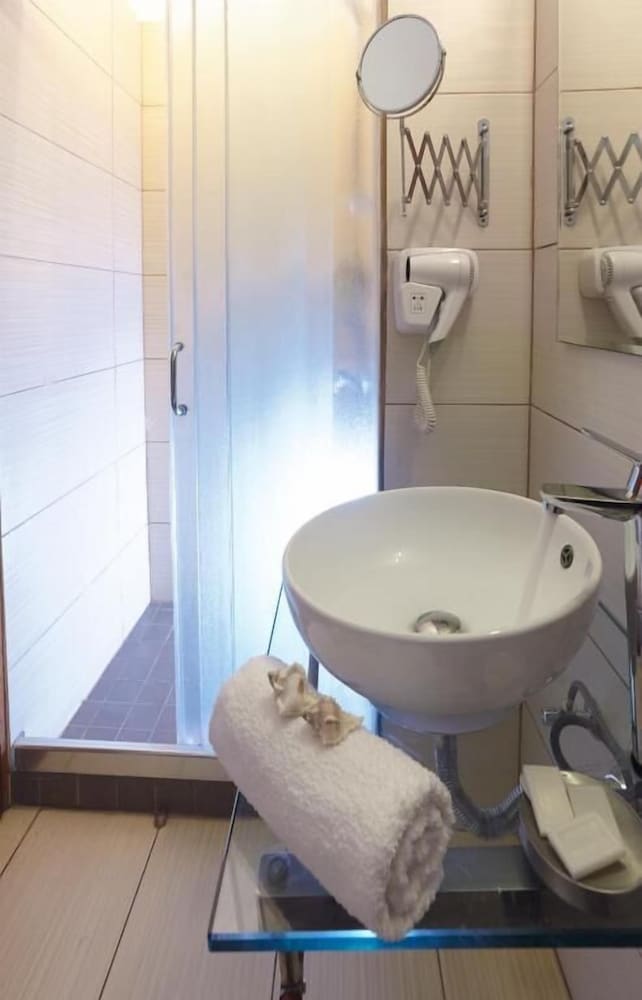 Studios Marios — Hotel rooms in Kamari, South Aegean