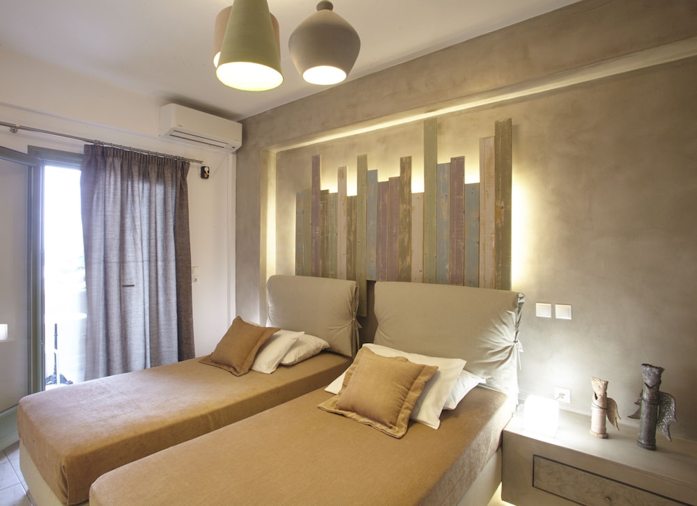 Studios Marios — Hotel rooms in Kamari, South Aegean