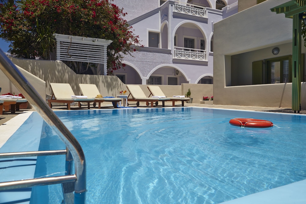 Studios Marios — Swimming pool in Kamari, South Aegean