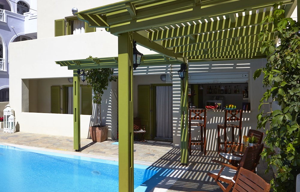 Studios Marios — Swimming pool in Kamari, South Aegean