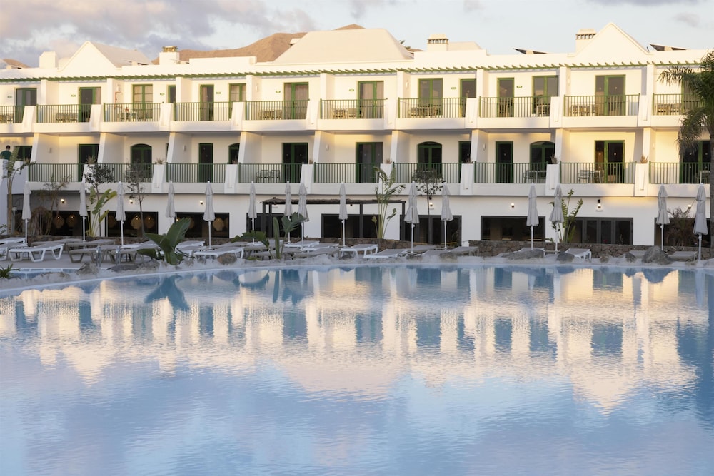 MYND Yaiza — Hotel building in Playa Blanca, Canary Islands