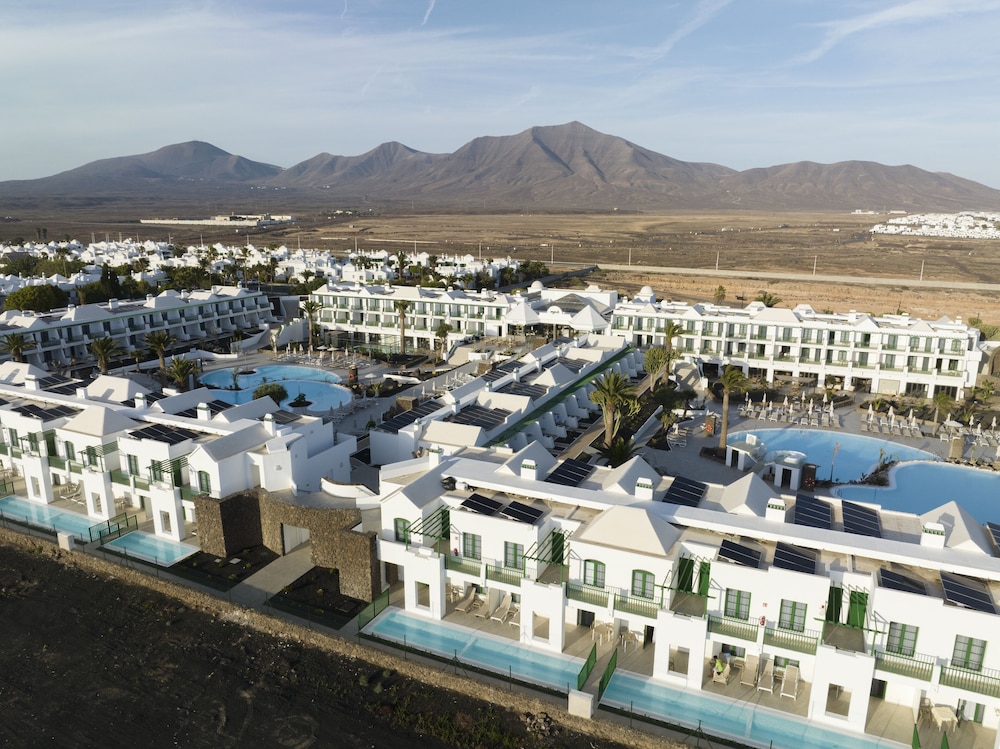 MYND Yaiza — Hotel building in Playa Blanca, Canary Islands