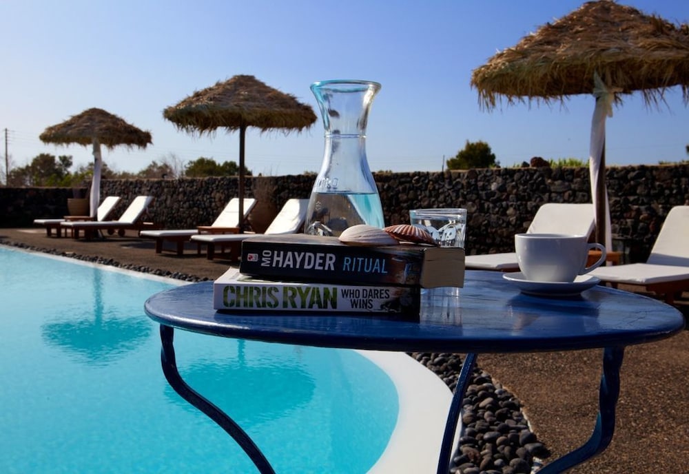 Anna Traditional Apartments — Swimming pool in Kamari, South Aegean