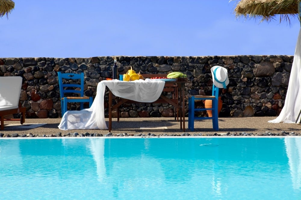 Anna Traditional Apartments — Swimming pool in Kamari, South Aegean