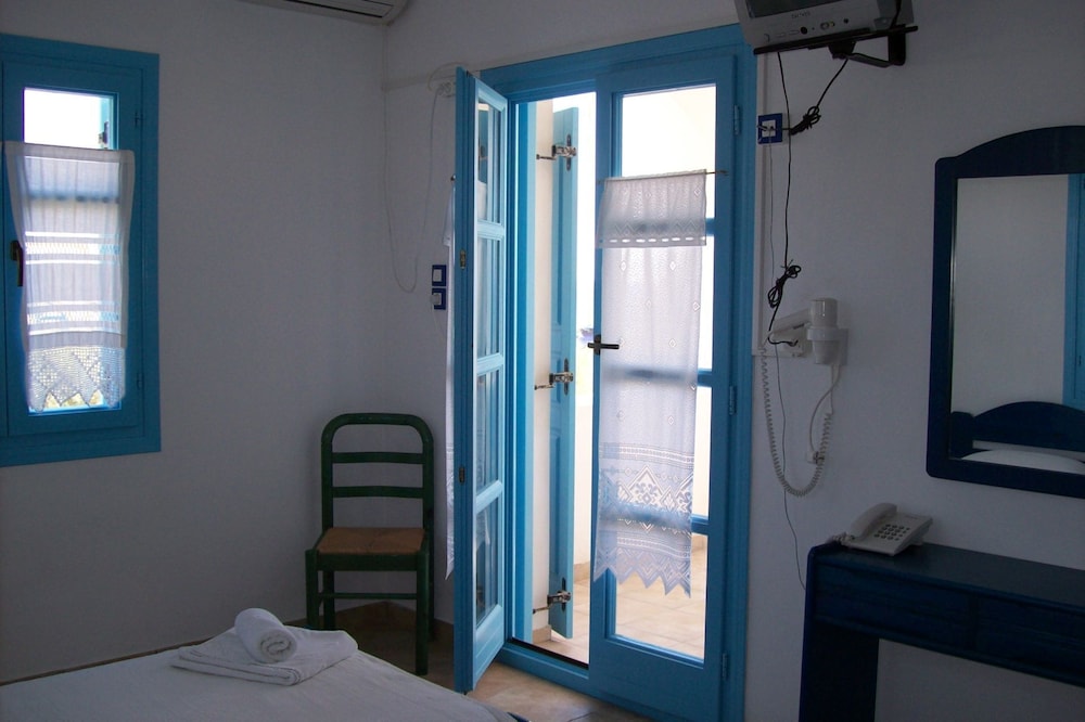 Atlantis Beach Villa — Hotel rooms in Perissa, South Aegean