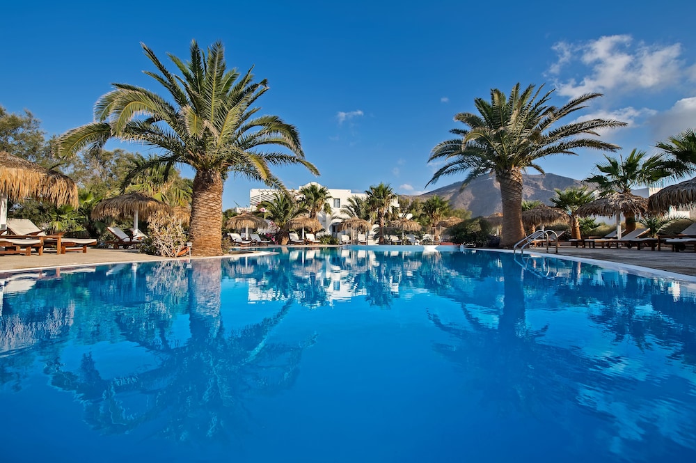 Atlantis Beach Villa — Swimming pool in Perissa, South Aegean