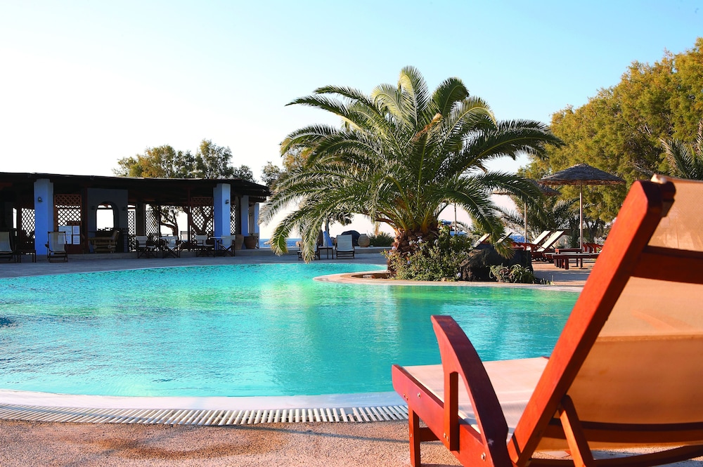 Atlantis Beach Villa — Swimming pool in Perissa, South Aegean