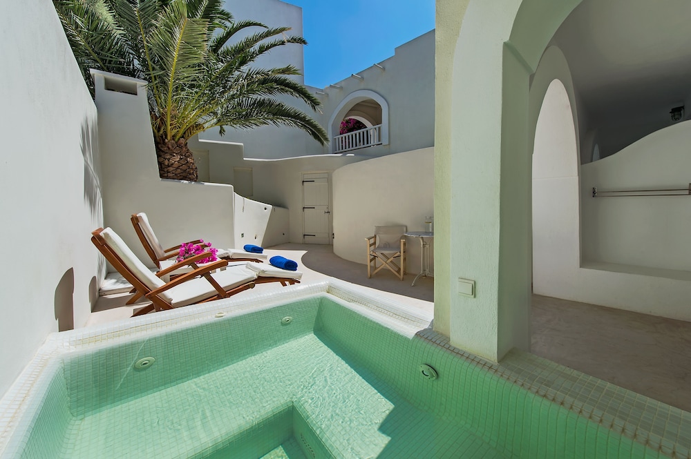 Atlantis Beach Villa — Swimming pool in Perissa, South Aegean