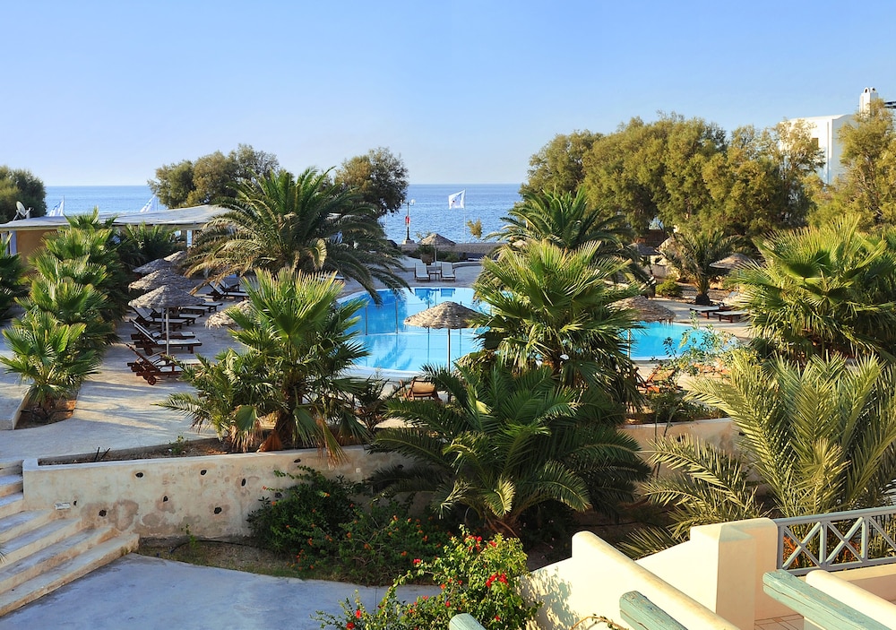 Atlantis Beach Villa — Swimming pool in Perissa, South Aegean