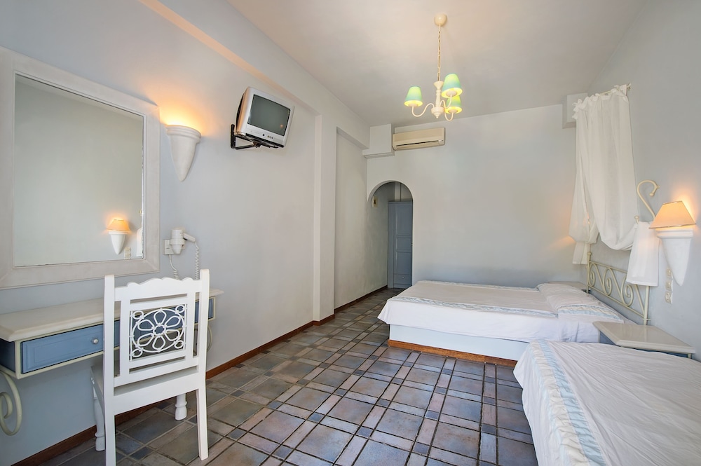 Atlantis Beach Villa — Hotel rooms in Perissa, South Aegean
