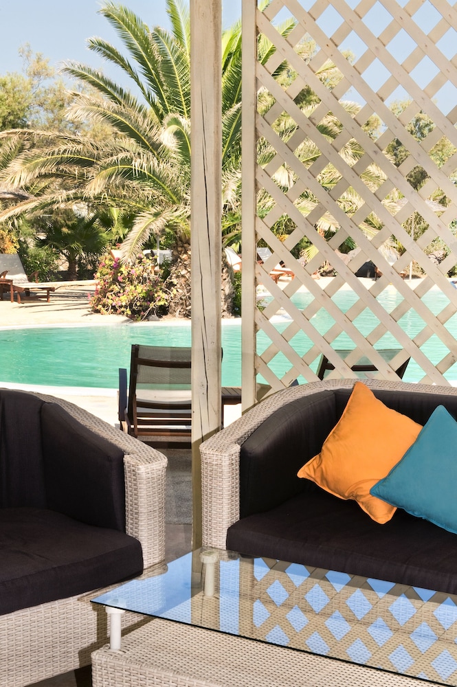 Atlantis Beach Villa — Swimming pool in Perissa, South Aegean