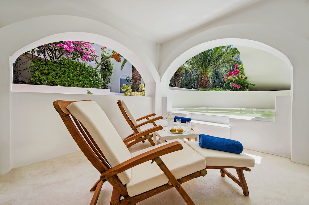 Atlantis Beach Villa — Hotel rooms in Perissa, South Aegean