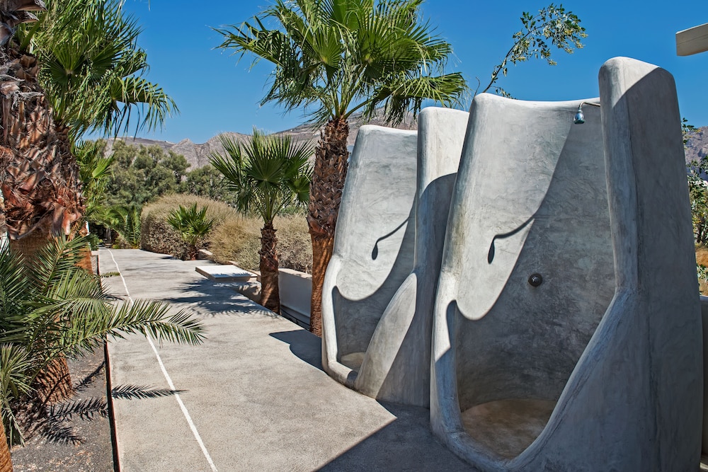 Atlantis Beach Villa — Hotel building in Perissa, South Aegean