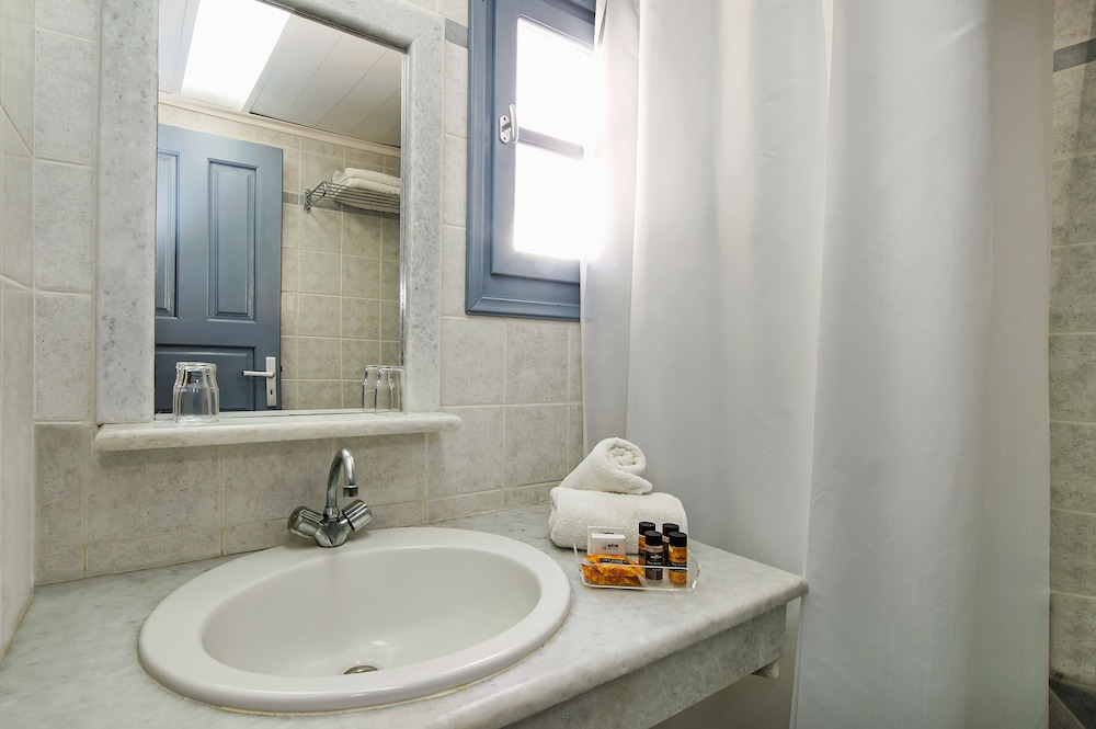 Atlantis Beach Villa — Hotel rooms in Perissa, South Aegean