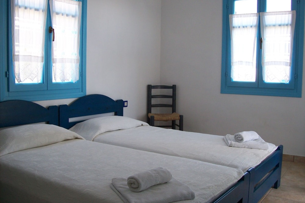 Atlantis Beach Villa — Hotel rooms in Perissa, South Aegean