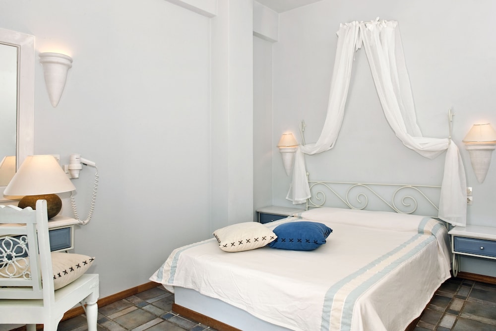 Atlantis Beach Villa — Hotel rooms in Perissa, South Aegean