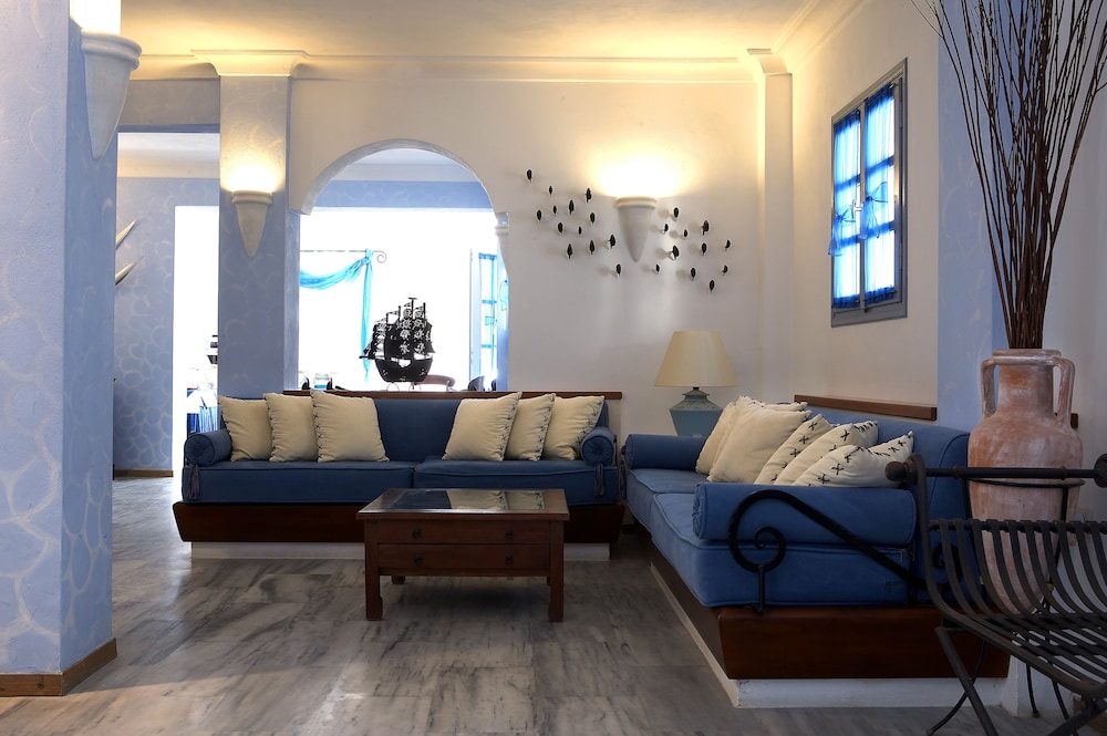 Atlantis Beach Villa — Hotel building in Perissa, South Aegean