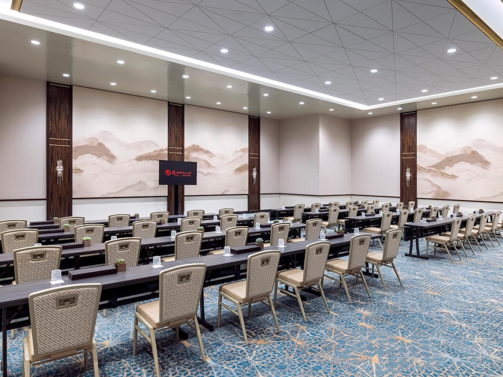Las Vegas Hilton at Resorts World — Hotel building in Las Vegas, Nevada