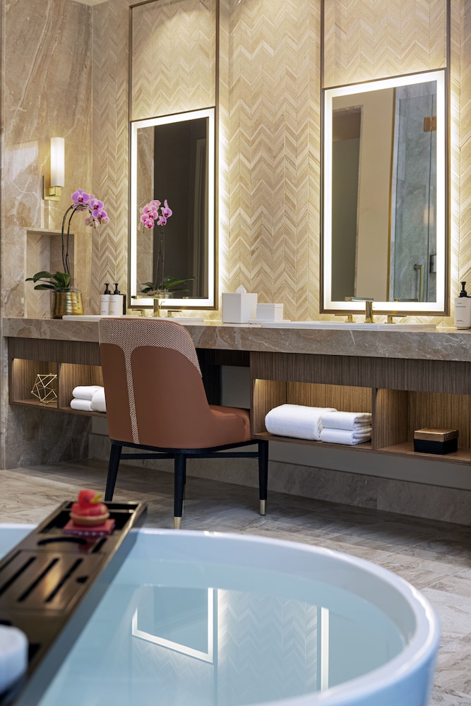 Las Vegas Hilton at Resorts World — Hotel rooms in Las Vegas, Nevada