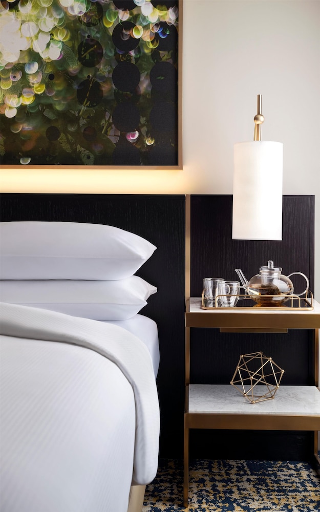 Las Vegas Hilton at Resorts World — Hotel rooms in Las Vegas, Nevada