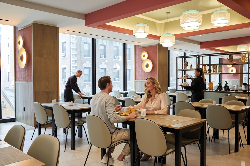 Hotel Riu Plaza Manhattan Times Square — Restaurant & bars in New York City, New York State