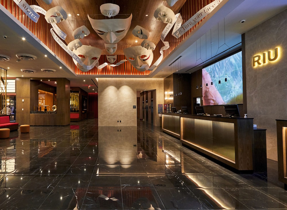 Hotel Riu Plaza Manhattan Times Square — Hotel building in New York City, New York State