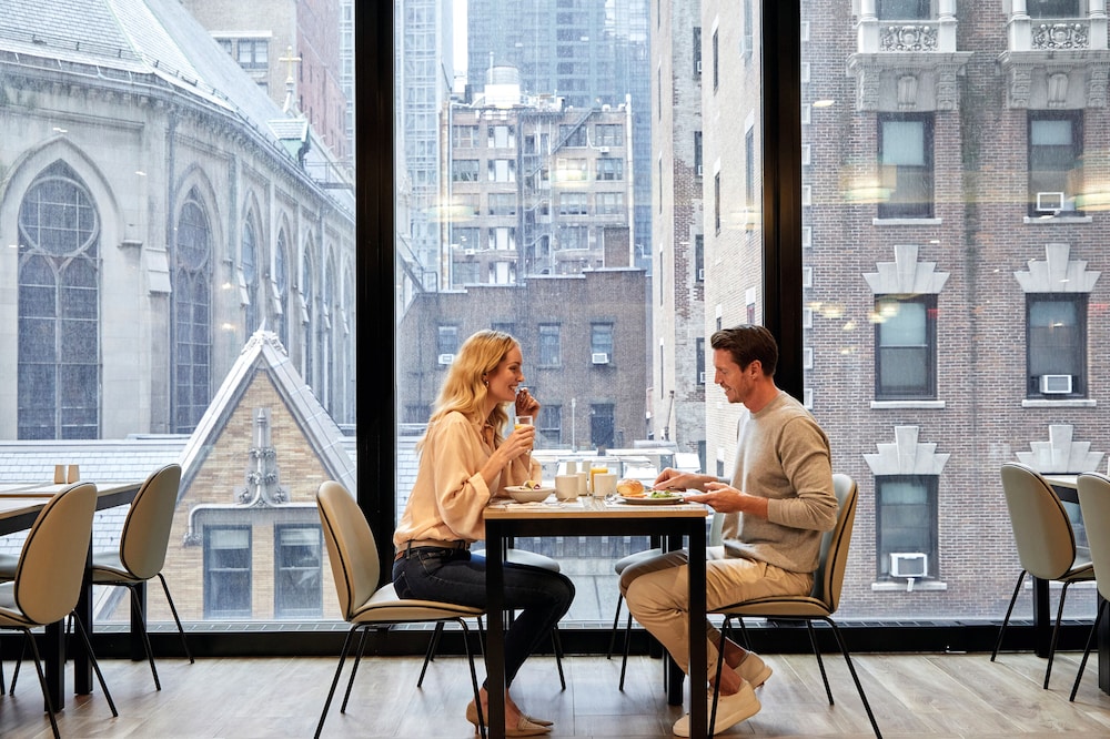 Hotel Riu Plaza Manhattan Times Square — Restaurant & bars in New York City, New York State