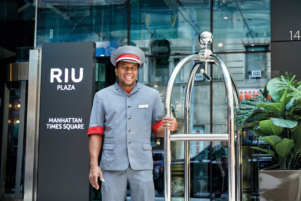 Hotel Riu Plaza Manhattan Times Square — Hotel building in New York City, New York State