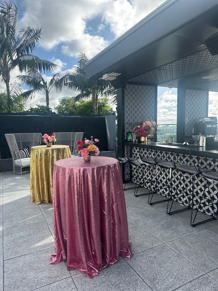 The Godfrey Hotel Hollywood — Restaurant & bars in Los Angeles, California