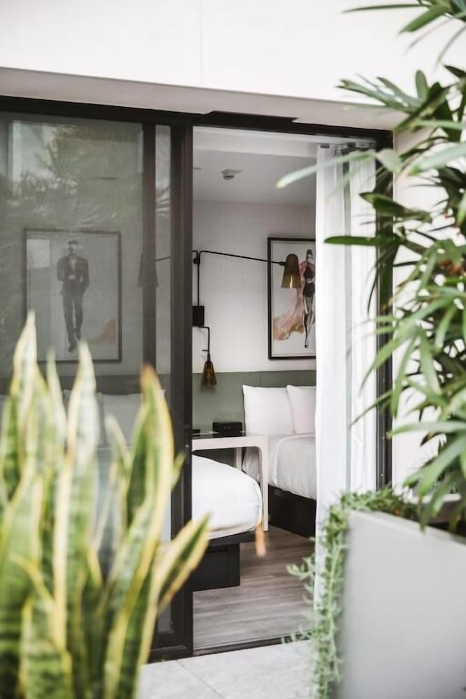 The Godfrey Hotel Hollywood — Hotel rooms in Los Angeles, California