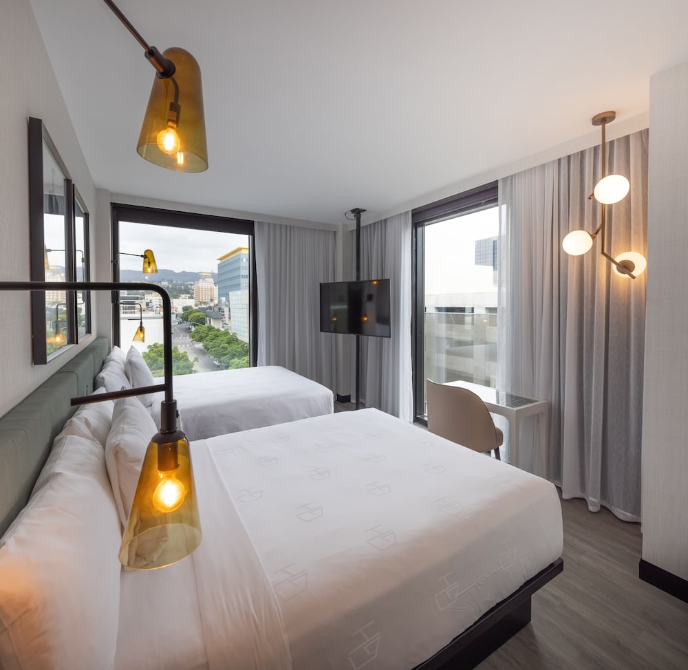 The Godfrey Hotel Hollywood — Hotel rooms in Los Angeles, California