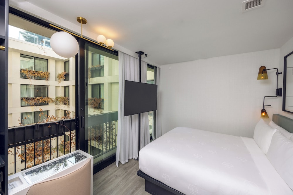 The Godfrey Hotel Hollywood — Hotel rooms in Los Angeles, California