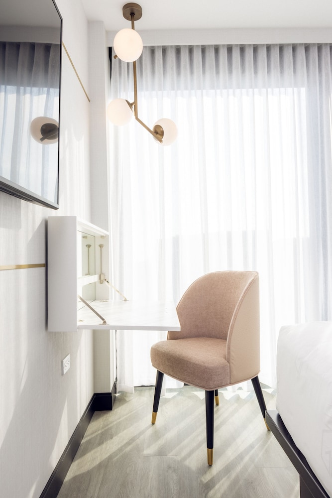 The Godfrey Hotel Hollywood — Hotel rooms in Los Angeles, California