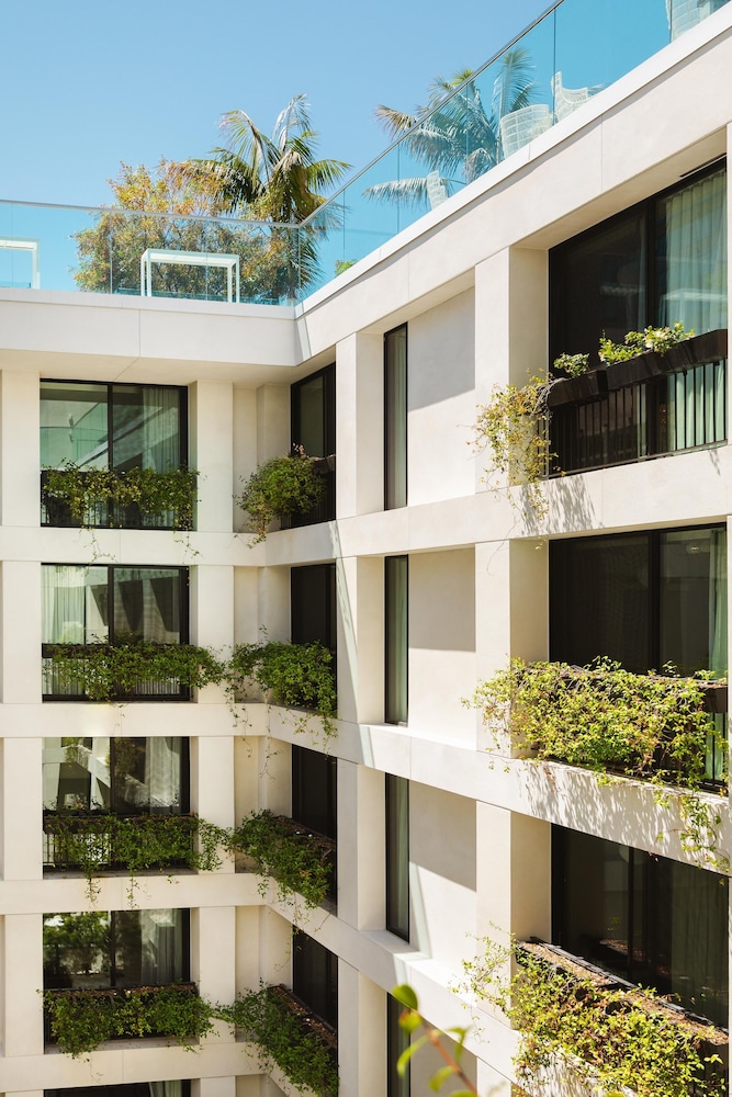 The Godfrey Hotel Hollywood — Hotel building in Los Angeles, California