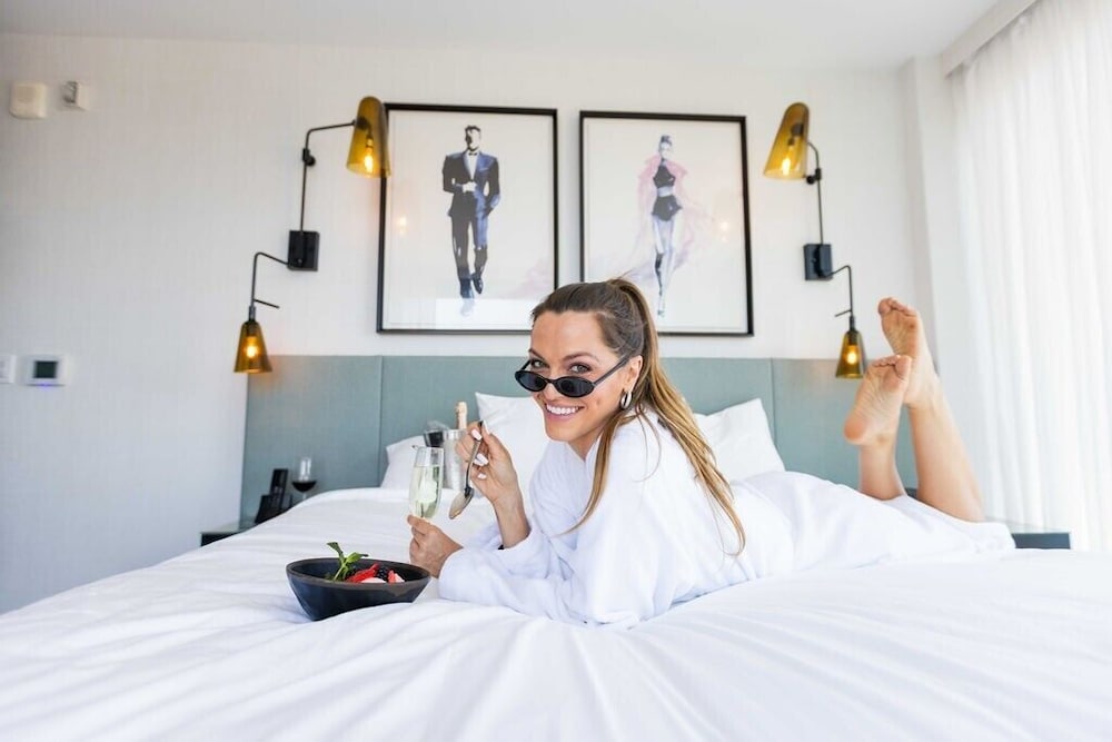 The Godfrey Hotel Hollywood — Hotel rooms in Los Angeles, California