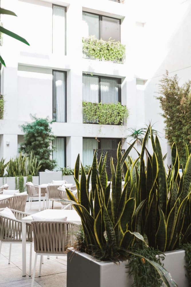 The Godfrey Hotel Hollywood — Hotel building in Los Angeles, California