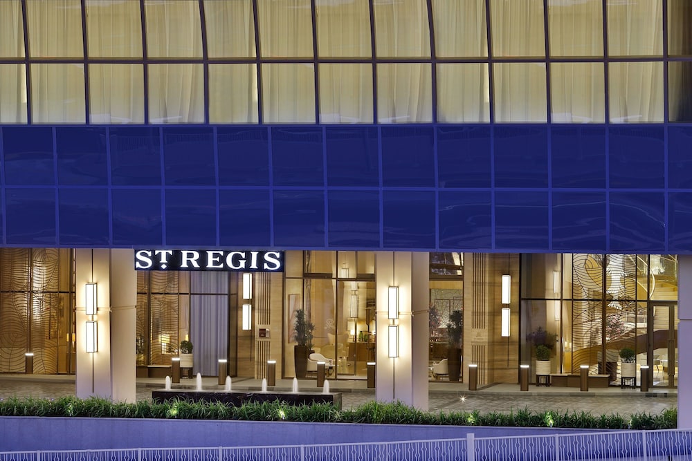 The St. Regis Dubai, The Palm — Hotel building in Dubai