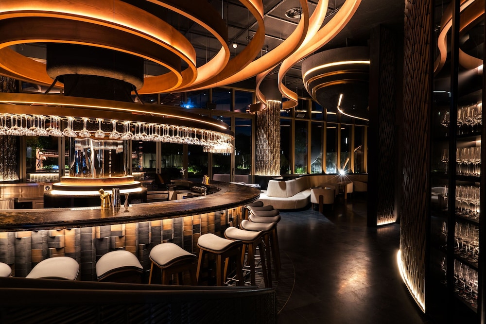 The St. Regis Dubai, The Palm — Restaurant & bars in Dubai