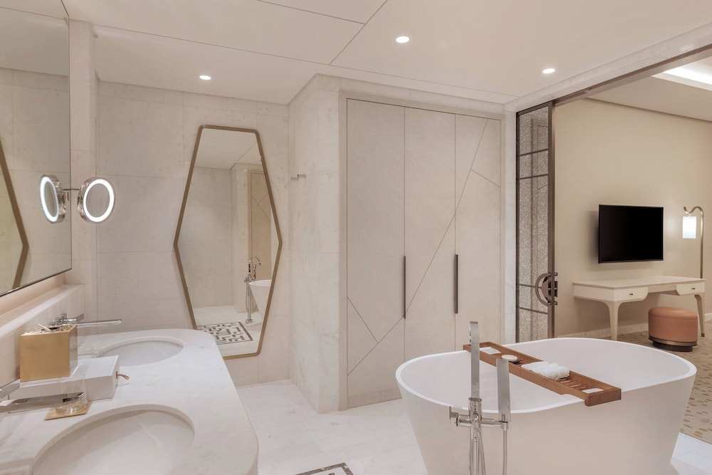 The St. Regis Dubai, The Palm — Hotel rooms in Dubai