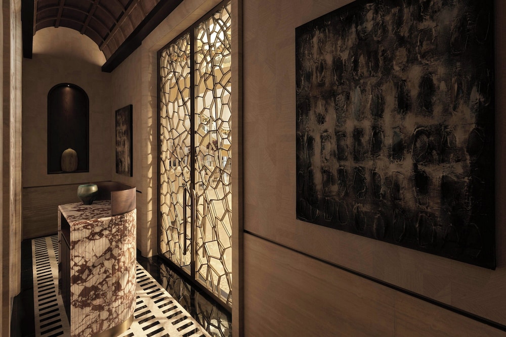 The St. Regis Dubai, The Palm — Hotel building in Dubai