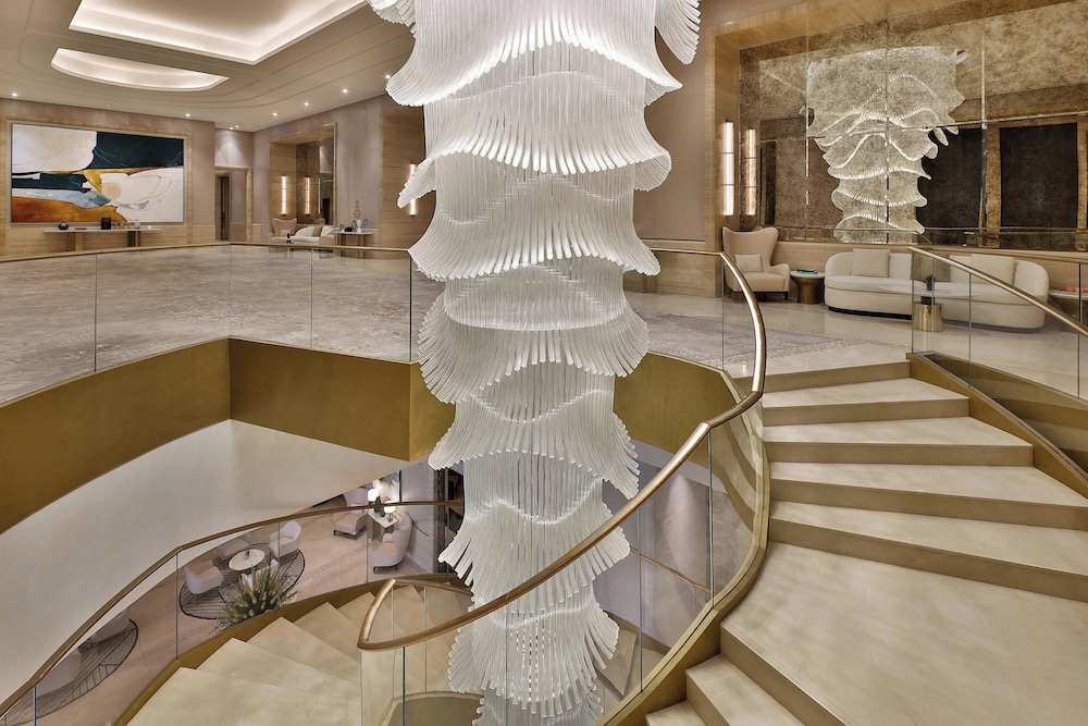 The St. Regis Dubai, The Palm — Hotel building in Dubai