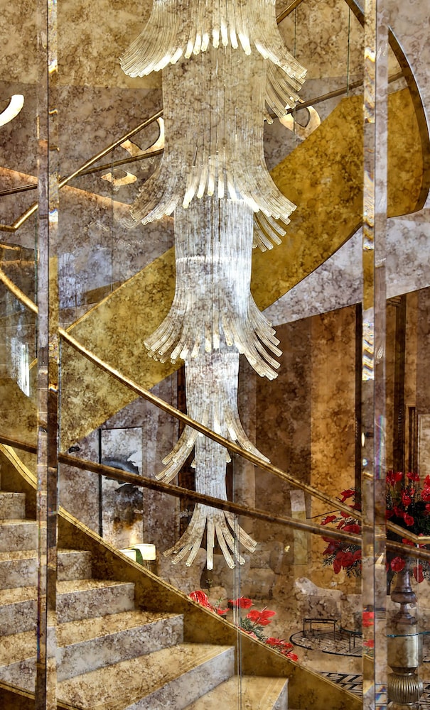 The St. Regis Dubai, The Palm — Hotel building in Dubai