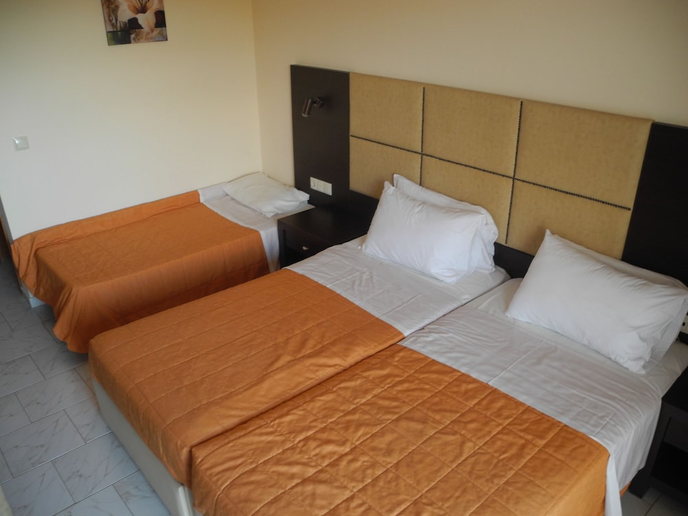 Pegasus Hotel — Hotel rooms in Roda, Ionian Islands