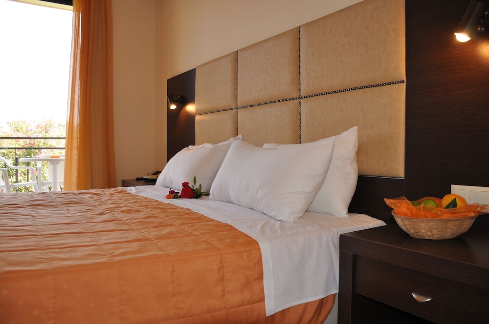 Pegasus Hotel — Hotel rooms in Roda, Ionian Islands