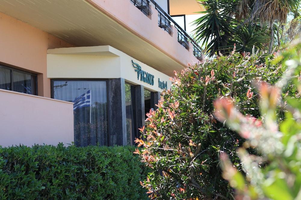 Pegasus Hotel — Hotel building in Roda, Ionian Islands