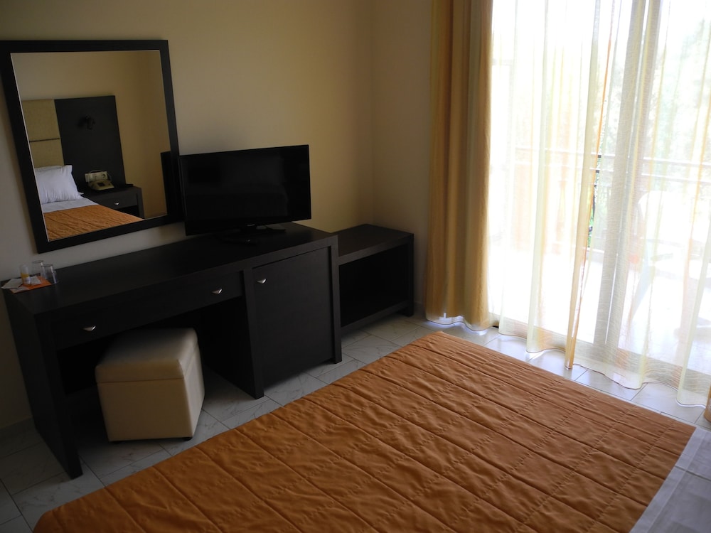 Pegasus Hotel — Hotel rooms in Roda, Ionian Islands