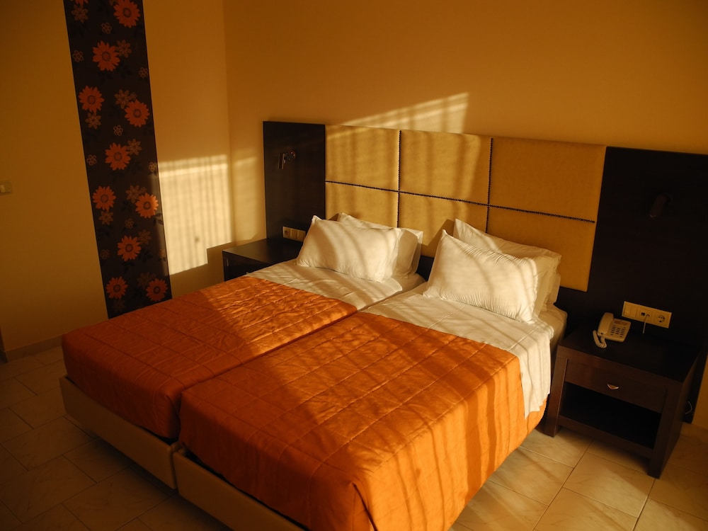 Pegasus Hotel — Hotel rooms in Roda, Ionian Islands