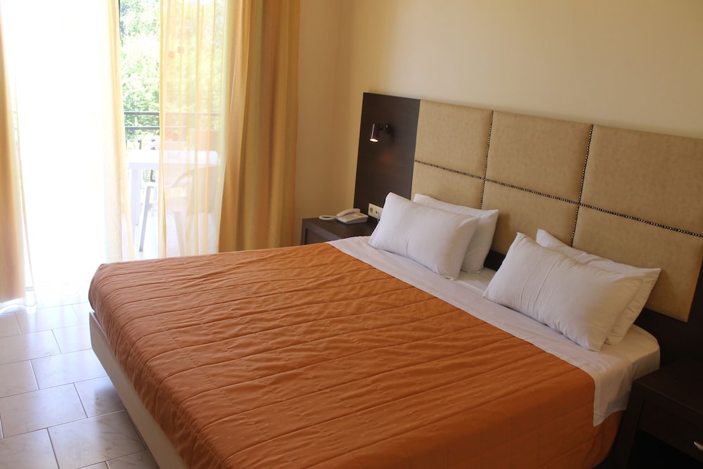 Pegasus Hotel — Hotel rooms in Roda, Ionian Islands