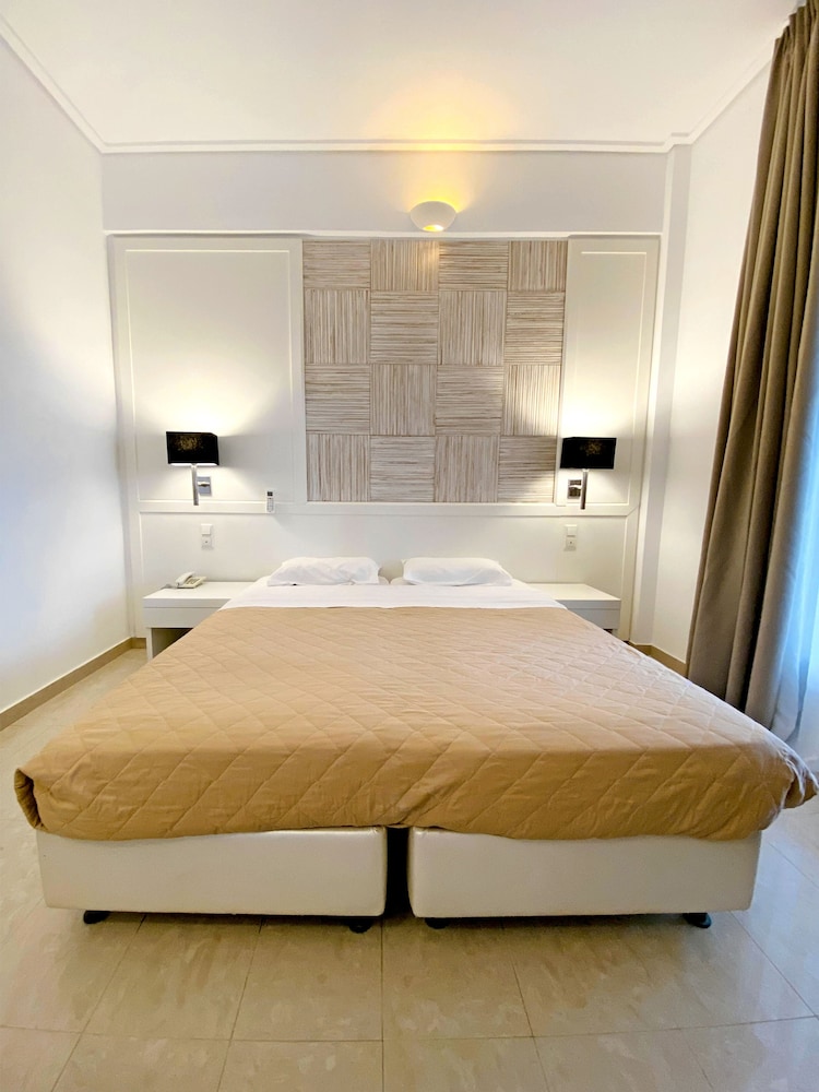 Orizontes Hotel Santorini — Hotel rooms in Pyrgos Kallistis, South Aegean