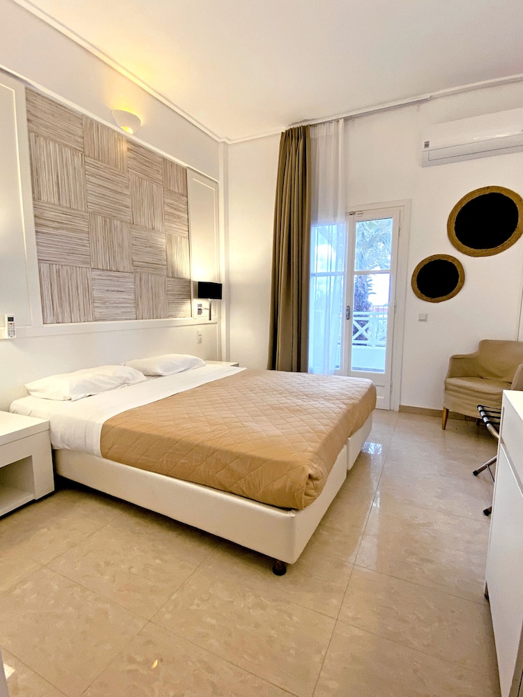 Orizontes Hotel Santorini — Hotel rooms in Pyrgos Kallistis, South Aegean
